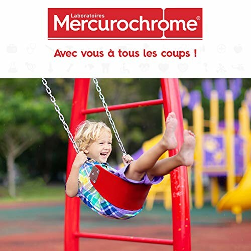 Enfant joyeux sur une balançoire au parc