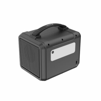 Chauffage portable noir avec poignée.